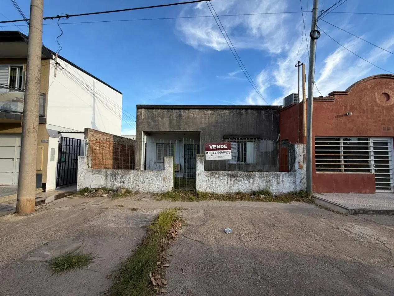 CASA A PASITOS DE IMPORTANTE AVDA ! EXCELENTE UBICACION ! ATENCION INVERSIONISTAS ! OPORTUNIDAD DE P 2