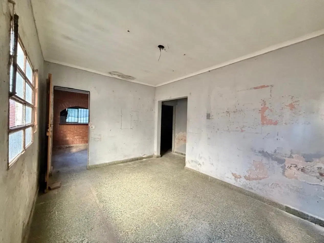 CASA A PASITOS DE IMPORTANTE AVDA ! EXCELENTE UBICACION ! ATENCION INVERSIONISTAS ! OPORTUNIDAD DE P 4