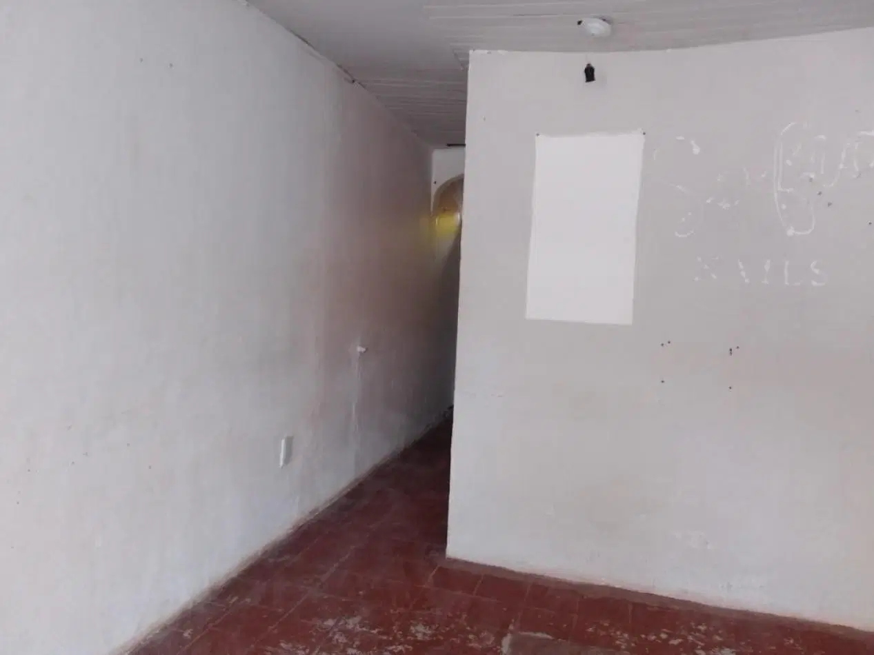 CASA CON LOCALES EN BERUTI AL 5700 4