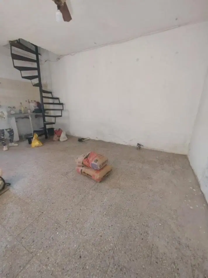 CASA CON LOCALES EN BERUTI AL 5700 3