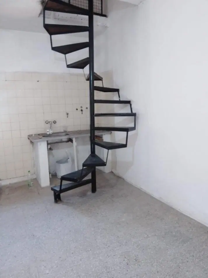 CASA CON LOCALES EN BERUTI AL 5700 1