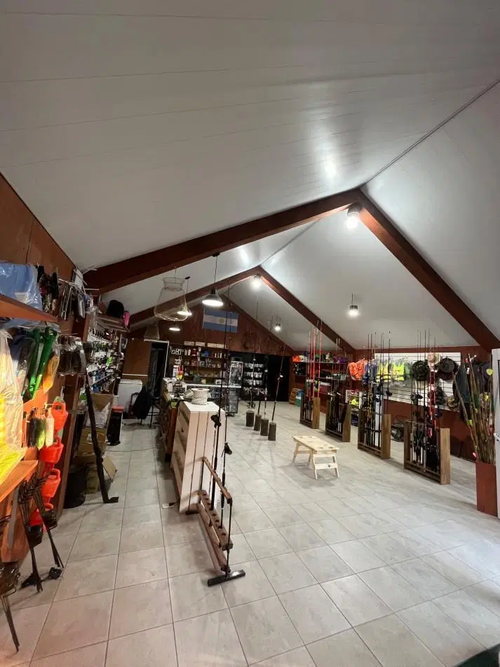 EN VENTA LOCAL CON TERRENO Y GALPON 5