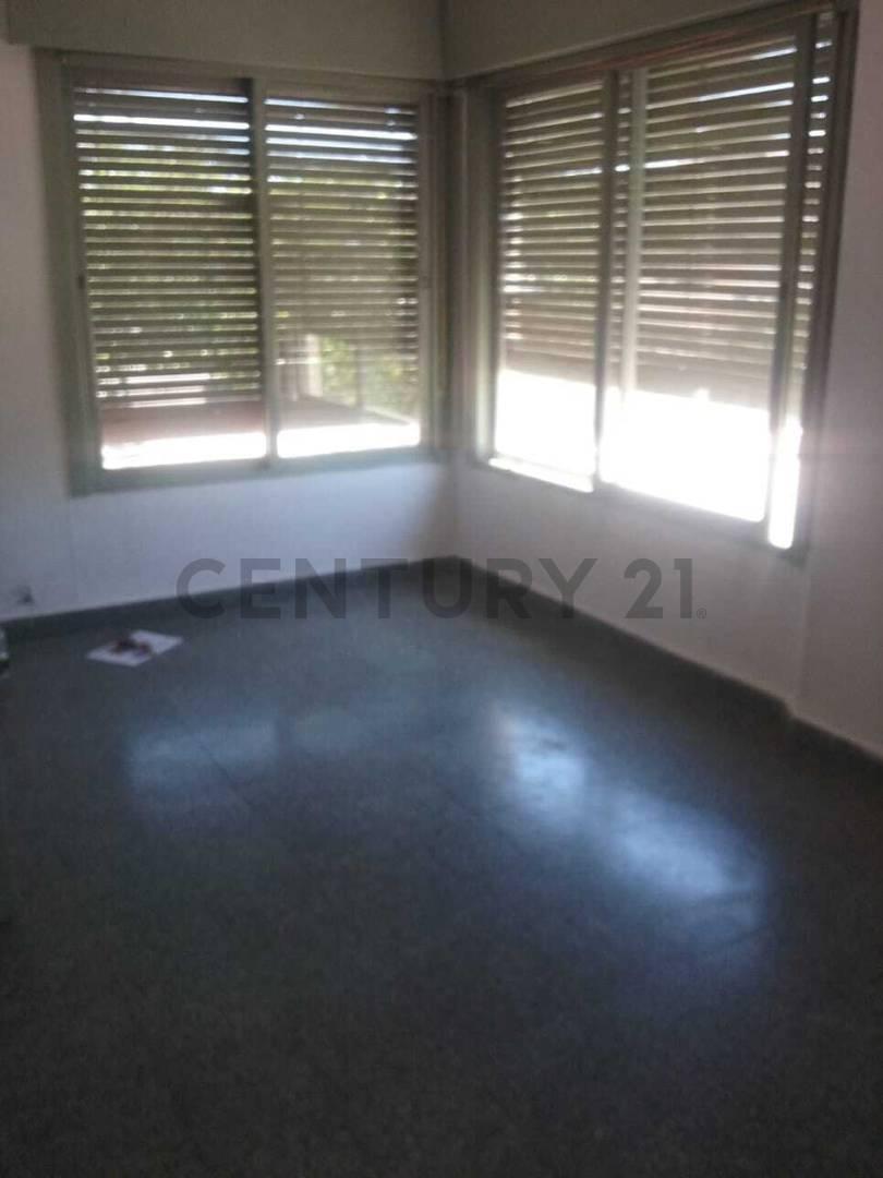 Venta Inmueble en Bloque - Dos Departamentos 2 Dorm - Casa Tres Dorm - Local Comercial - Cipolletti 1
