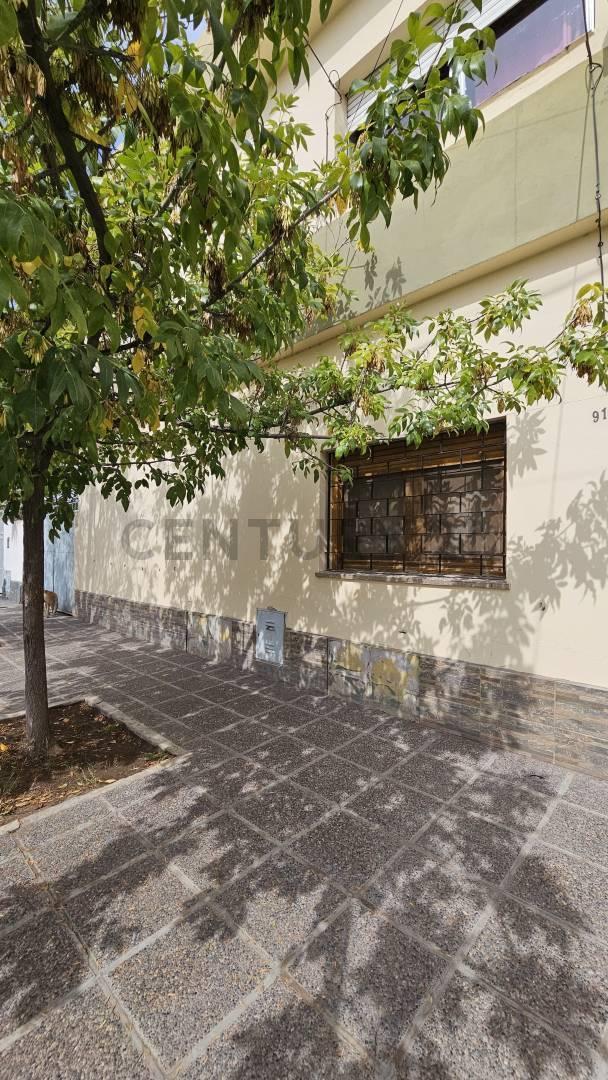 Venta Inmueble en Bloque - Dos Departamentos 2 Dorm - Casa Tres Dorm - Local Comercial - Cipolletti 5