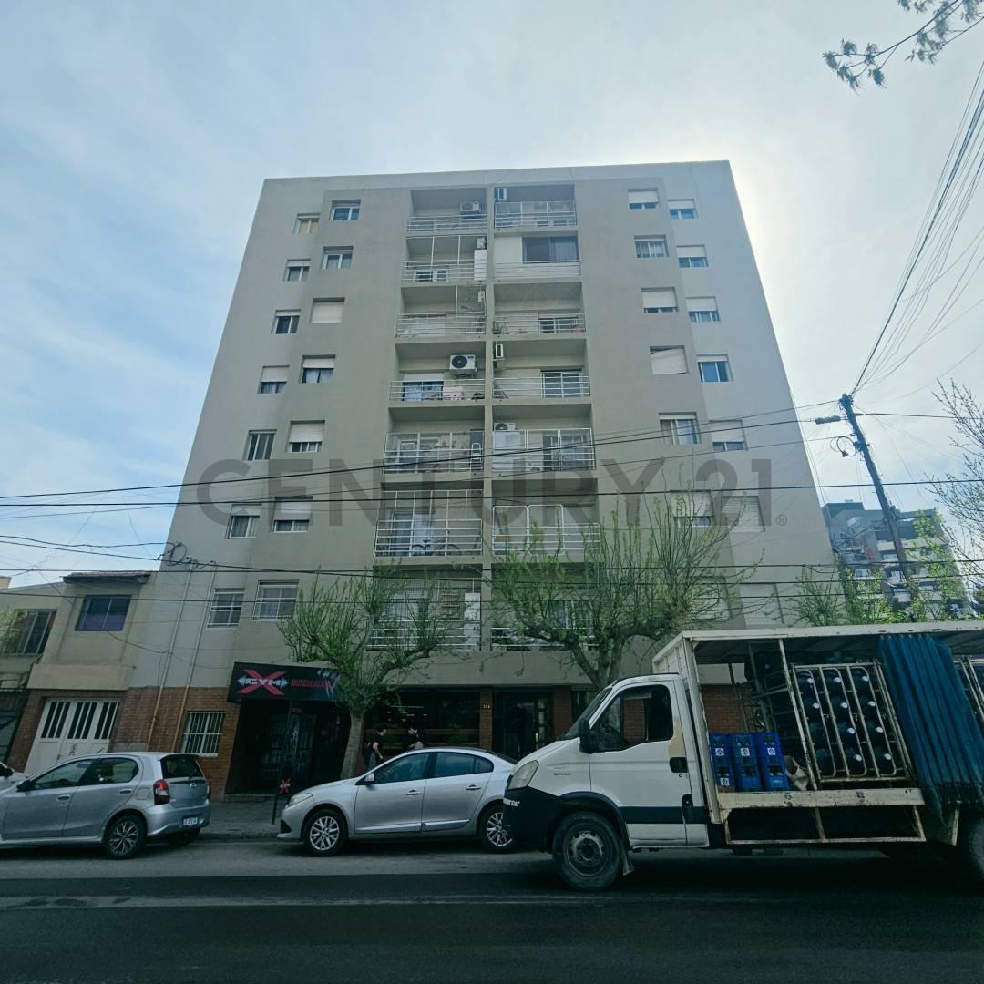Foto de VENTA DEPARTAMENTO 3 DORMITORIOS + COCHERA NEUQUÉN CENTRO, imagen 2