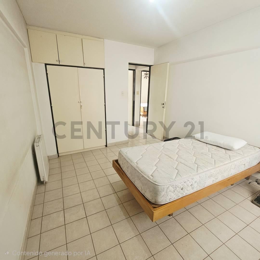 Foto de VENTA DEPARTAMENTO 3 DORMITORIOS + COCHERA NEUQUÉN CENTRO, imagen 2