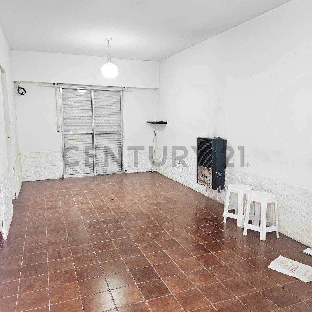 Foto de VENTA DUPLEX 3 DORMITORIOS + LOCAL COMERCIAL – NEUQUEN, imagen 3