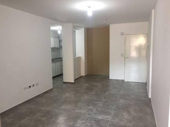 Departamento de 2 dormitorios con patio en Alberdi