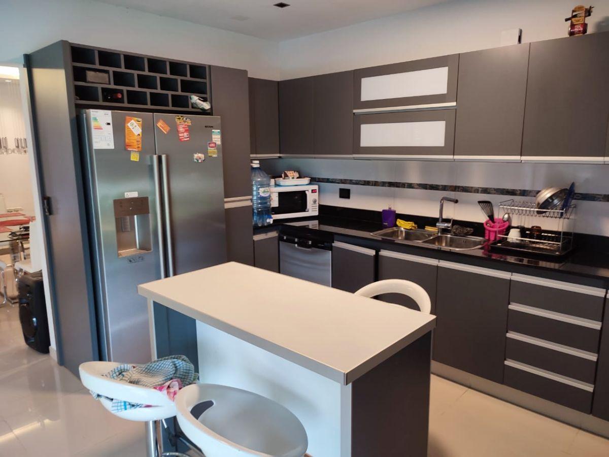 Foto de Casa con 5 Dormitorios en La Cascada Country Golf, 1500 m² en Venta, imagen 3