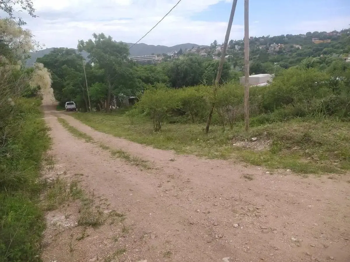 Terreno de 1307 m2 en venta en Bialet Massé 2