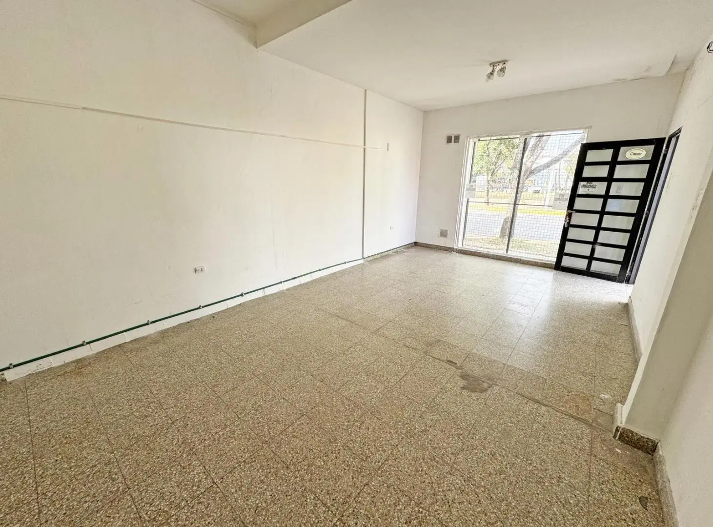Vivienda + 2 Locales en venta 2