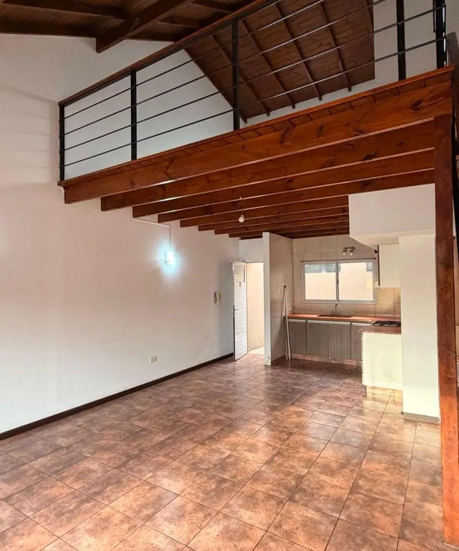 Alquilamos Departamento en Planta Alta a la calle 3