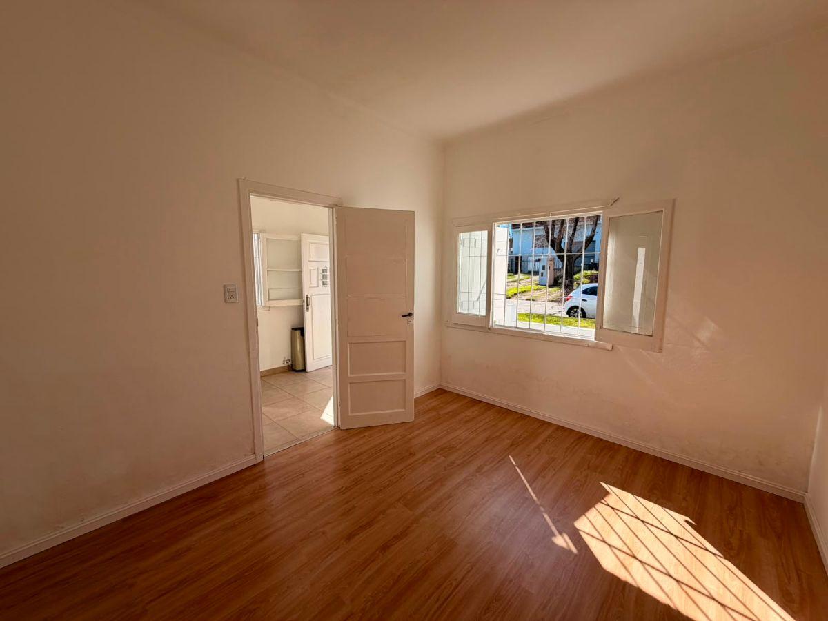 Foto de Casa de 3 ambientes sobre lote propio, imagen 1