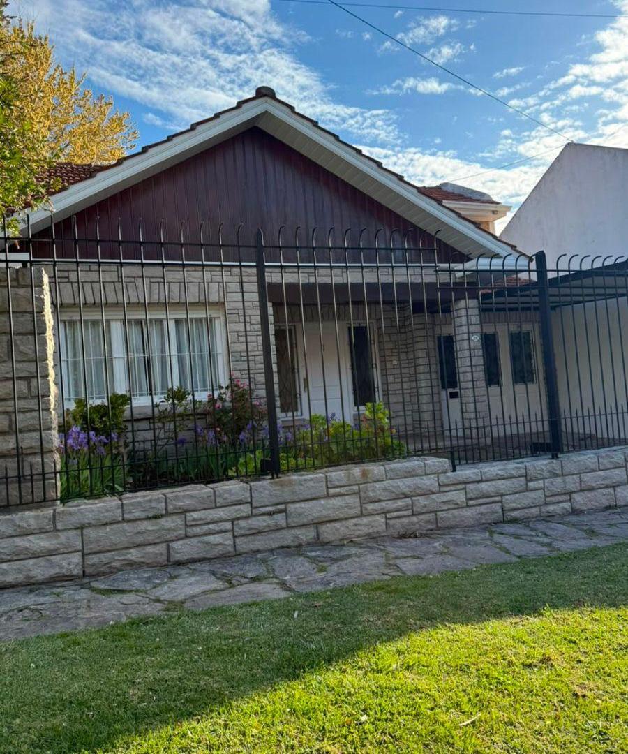 Foto de Se vende impecable Chalet de estilo marplatense, imagen 1