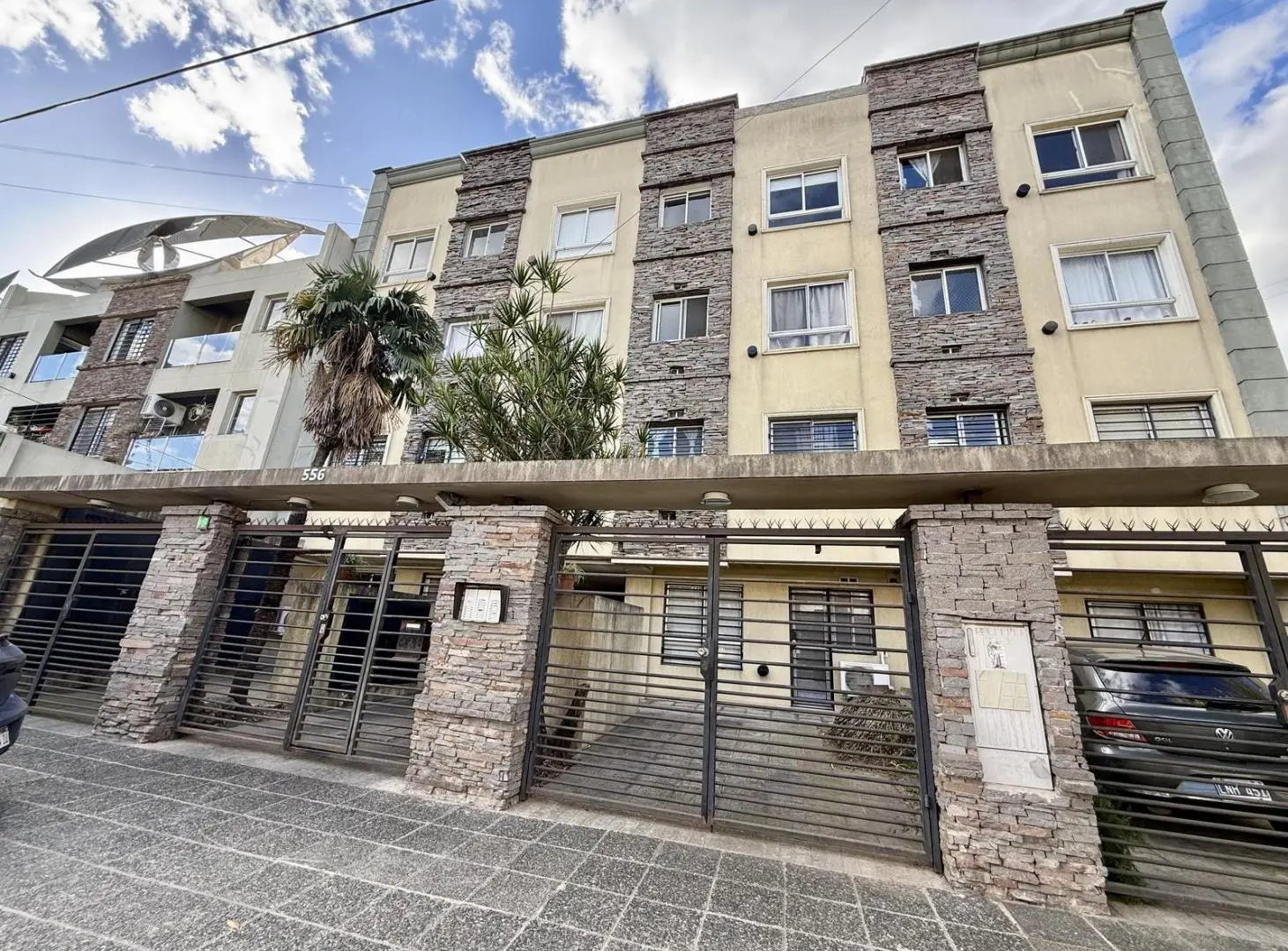 Departamento 2 ambientes con cochera Banfield 4