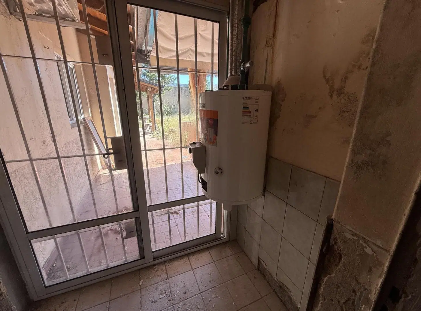 VENTA CASA C/JARDIN TEMPERLEY ESTE 4