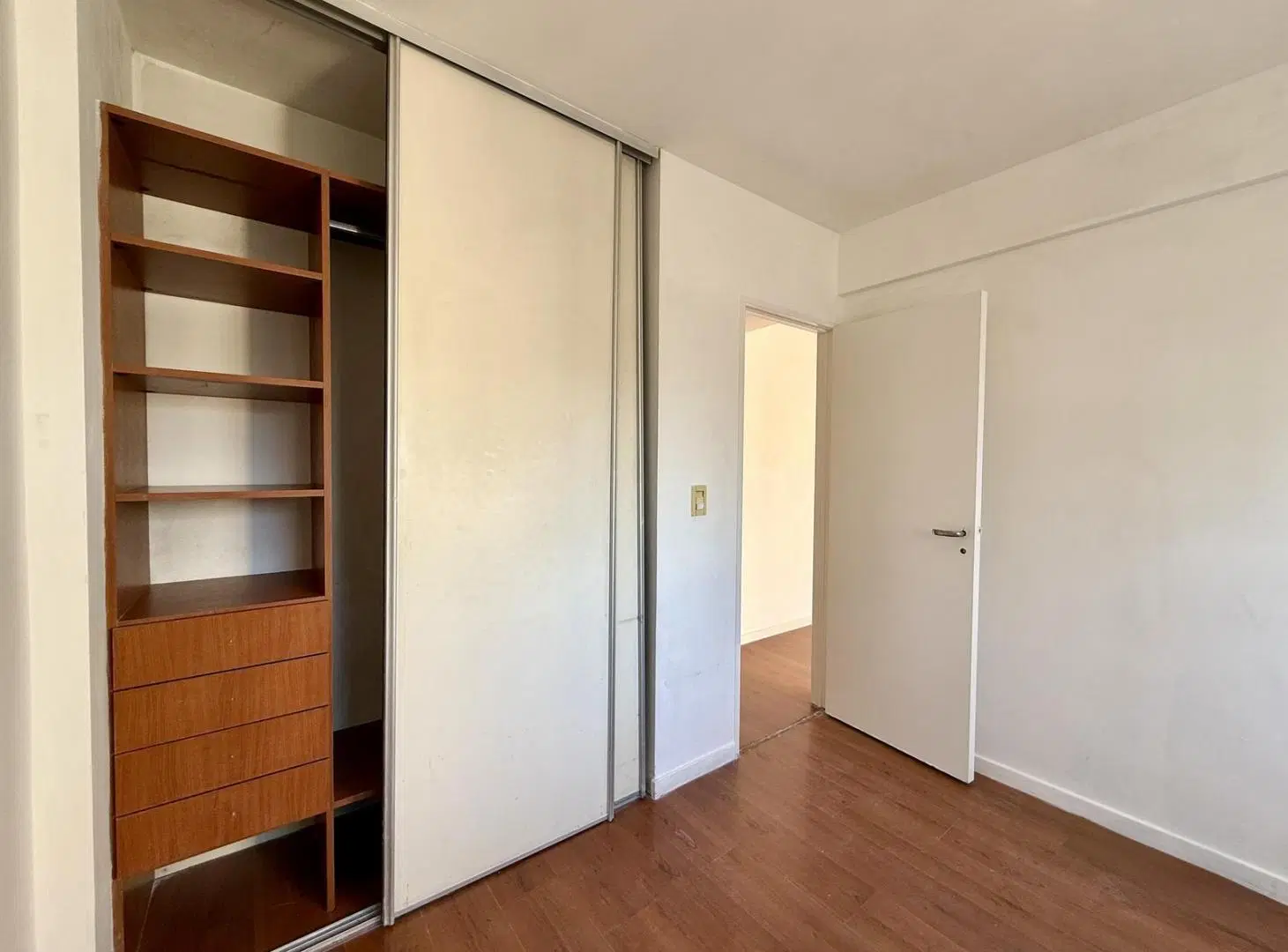 DEPARTAMENTO 2 AMBIENTES CON COCHERA LAS LOMITAS PISO ALTO 2