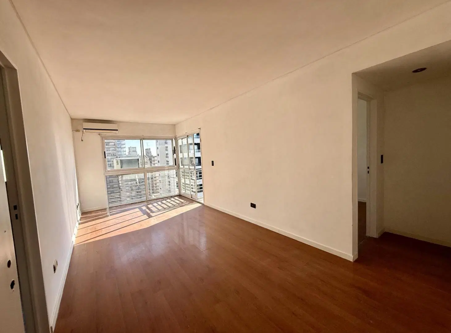 DEPARTAMENTO 2 AMBIENTES CON COCHERA LAS LOMITAS PISO ALTO 4