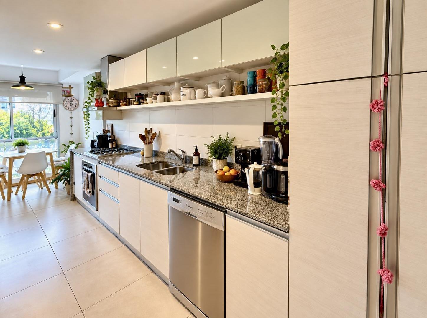 Foto de VENTA PISO DE CATEGORIA 4 AMBIENTES CON COCHERA LAS LOMITAS, imagen 2