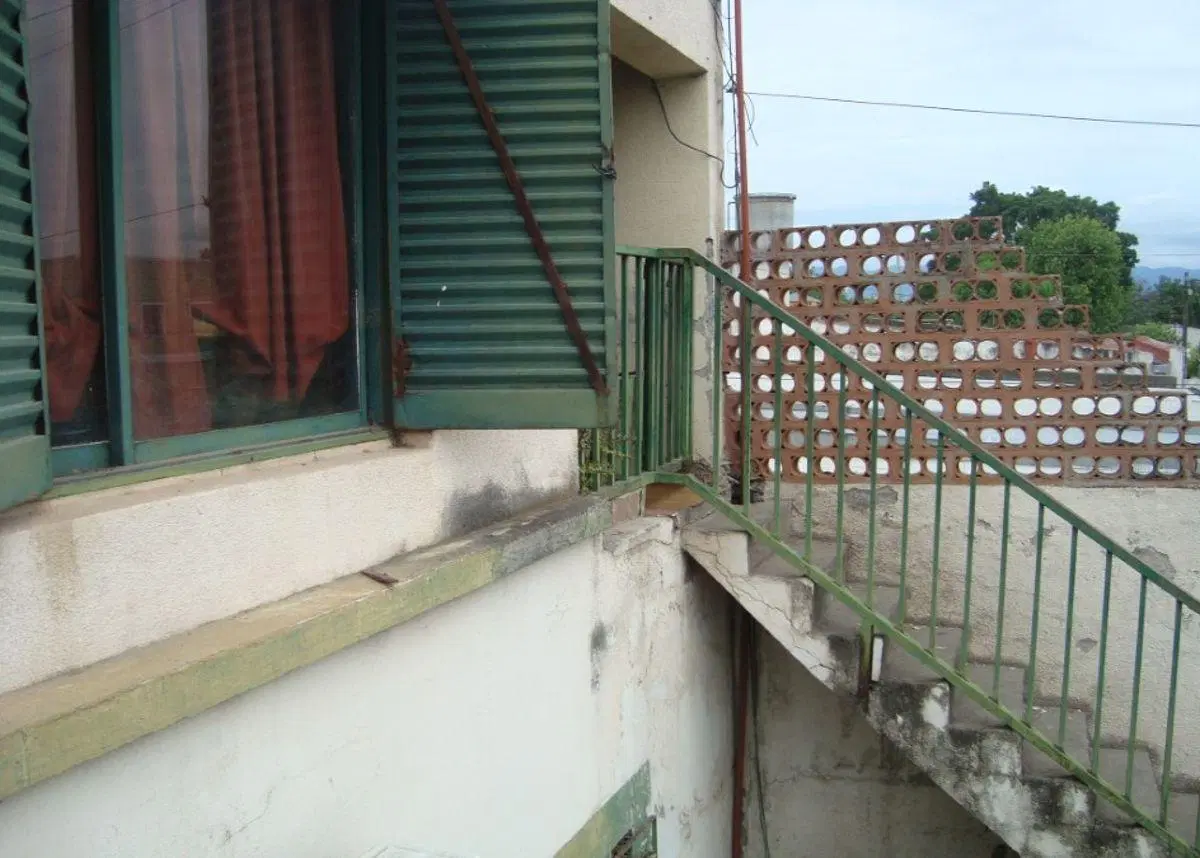 CASA EN DOS UNIDADES CON 172 M² , 6 DORMITORIOS EN BARRIO SARMIENTO,TUCUMAN. 3