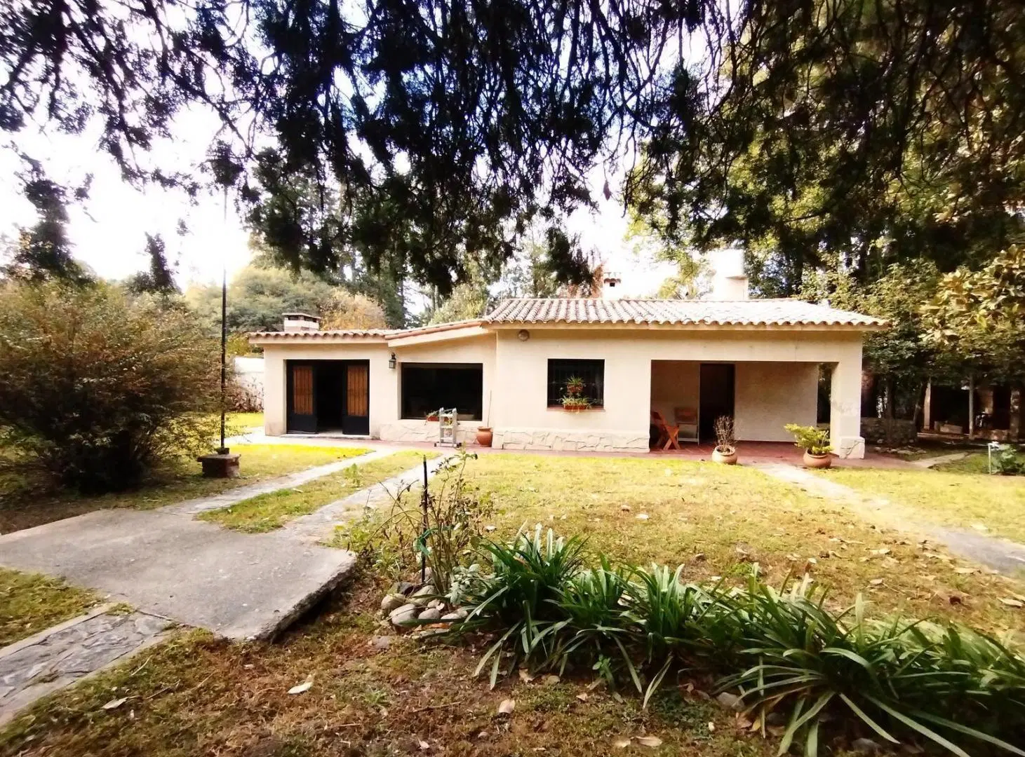 Venta Casa 2 Dormitorios en El Descanso | Anisacate u$d 149.900 | Pileta | Quincho 1