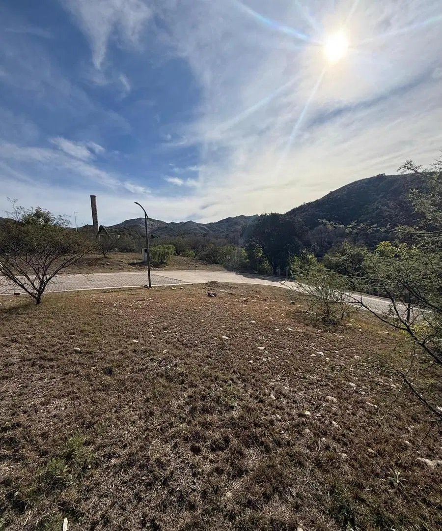 Venta de Terreno en Colinas De La Deseada 4