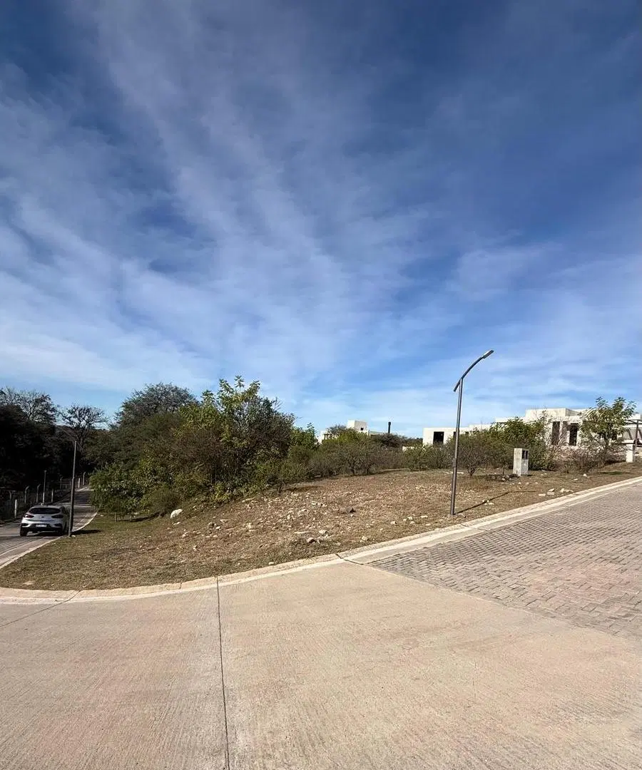 Venta de Terreno en Colinas De La Deseada 8