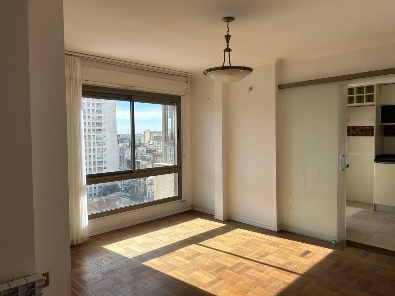 Foto de Venta Departamento en Centro 4 dormitorios y oficina, imagen 2