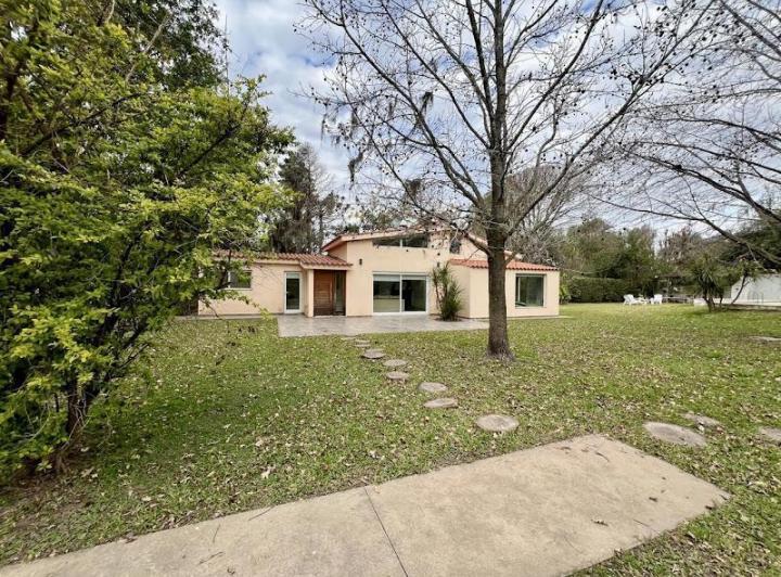 Casa en  venta en Jose Ingenieros esquina Almafuerte Funes 3