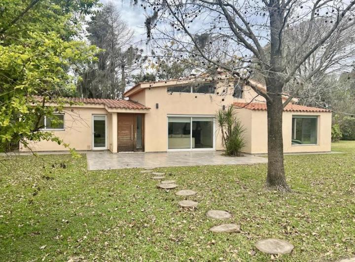 Casa en  venta en Jose Ingenieros esquina Almafuerte Funes 5