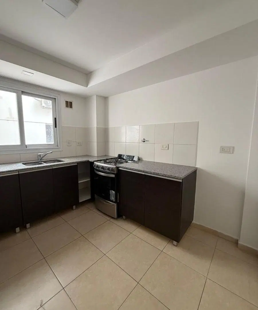 Departamento de 3 dormitorios con cochera en alquiler 3