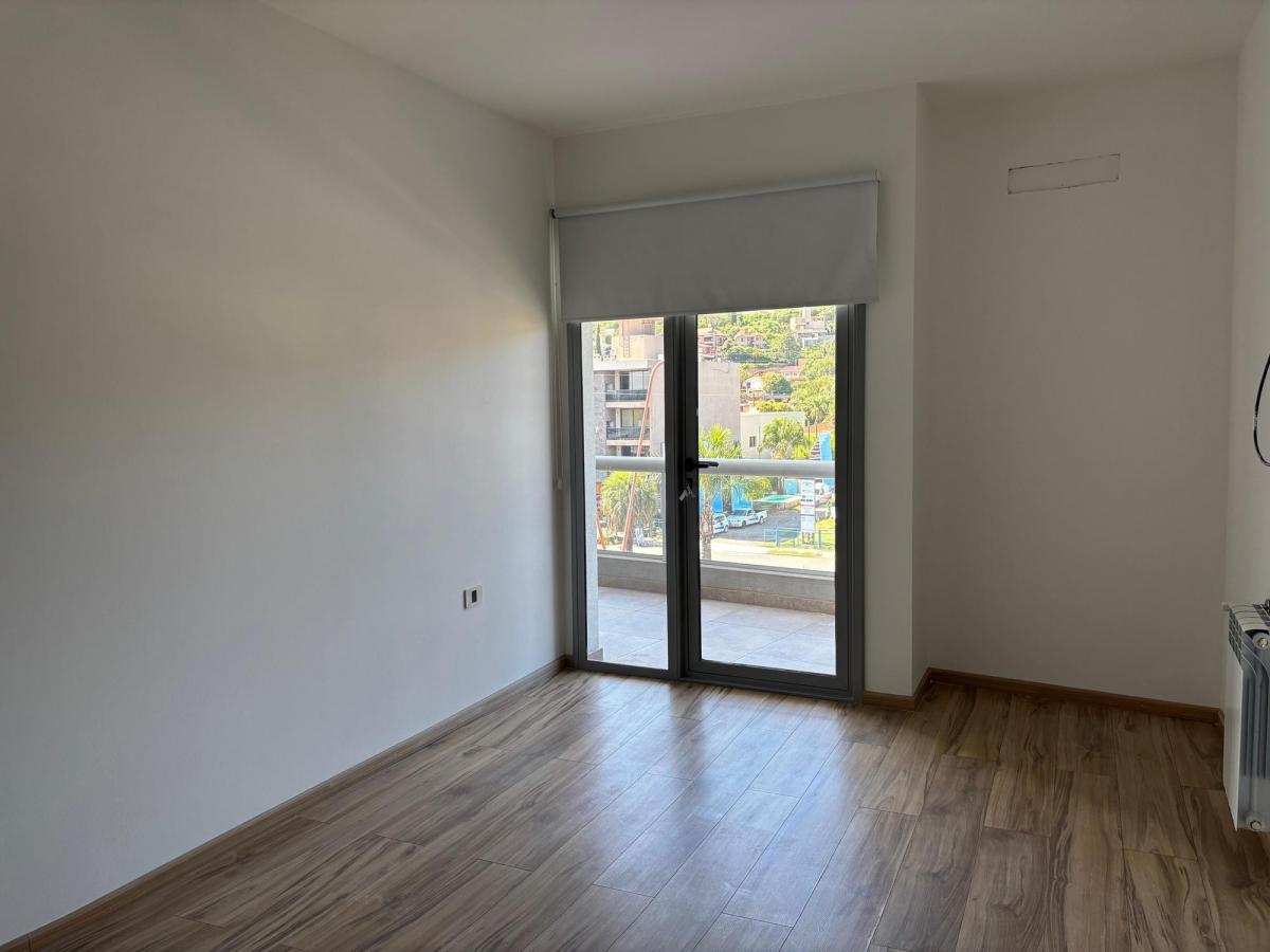 Venta Departamento 2 Dorm., Balcón Amplio y Cochera Carlos Paz 3