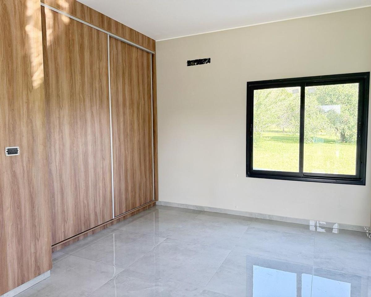 Foto de VENTA CASA A ESTRENAR 3 DORMITORIOS COUNTRY CARLOS PAZ GOLF, imagen 5