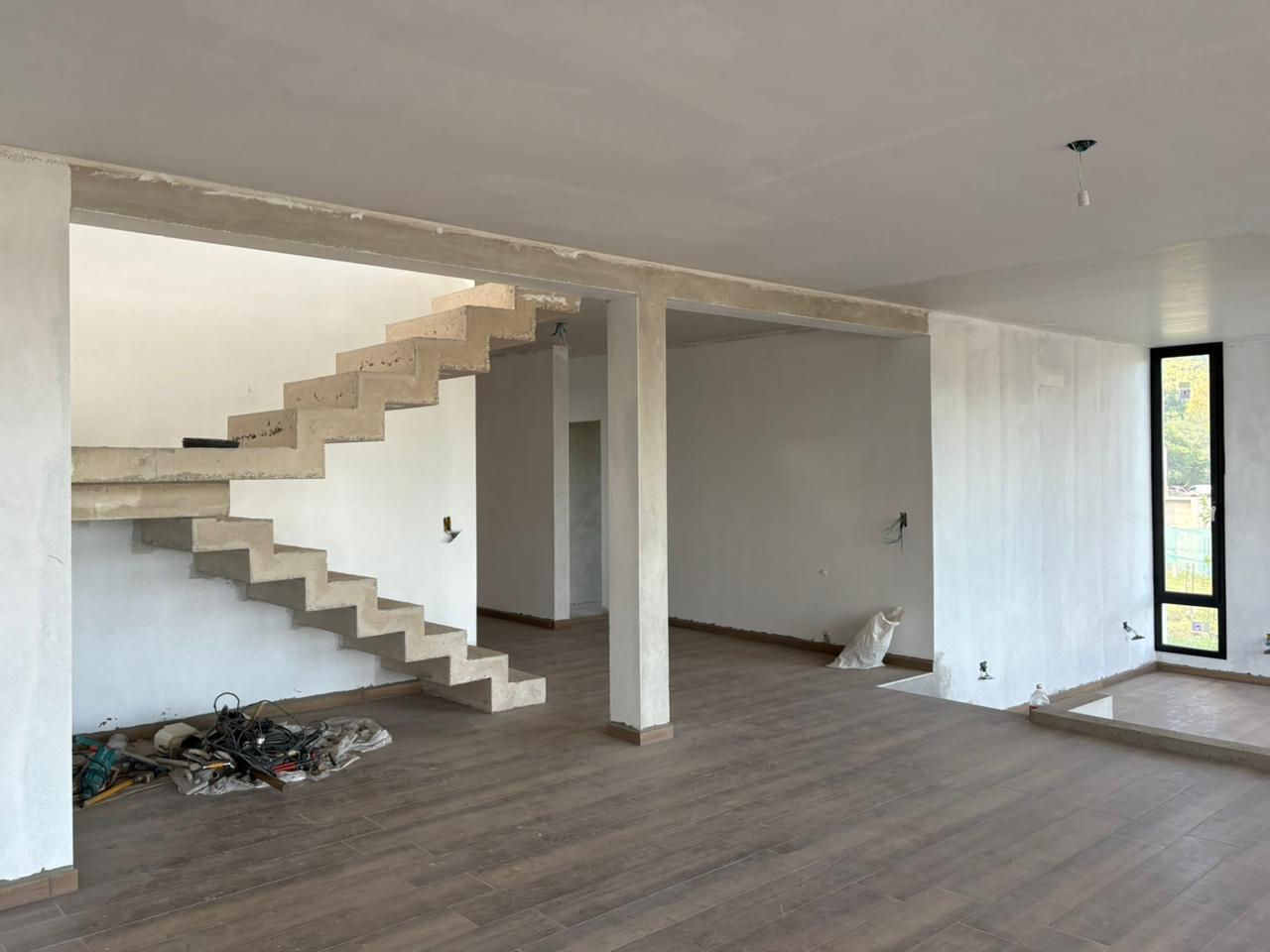Foto de VENTA CASA DE CATEGORIA 4 DORMITORIOS EN BARRIO LA ARBOLADA, imagen 5