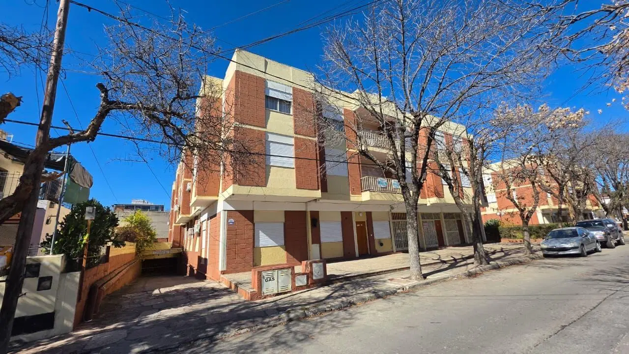 VENTA DEPARTAMENTO 3 DORM. COCHERA Y PILETA CENTRO CARLOS PAZ 2