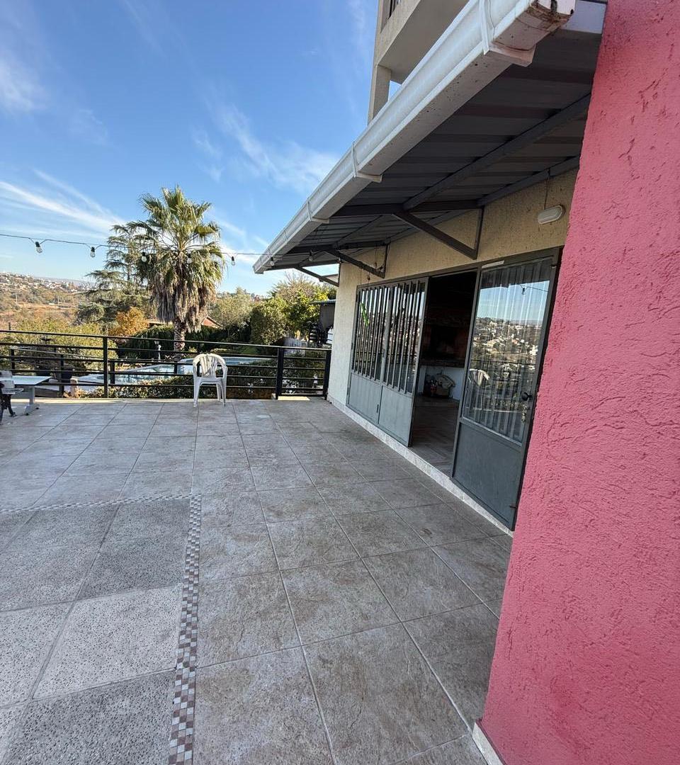 Foto de ALQUILER ANUAL | CASA DE CATEGORÍA 3 DORMITORIOS EN VILLA DEL LAGO, imagen 1