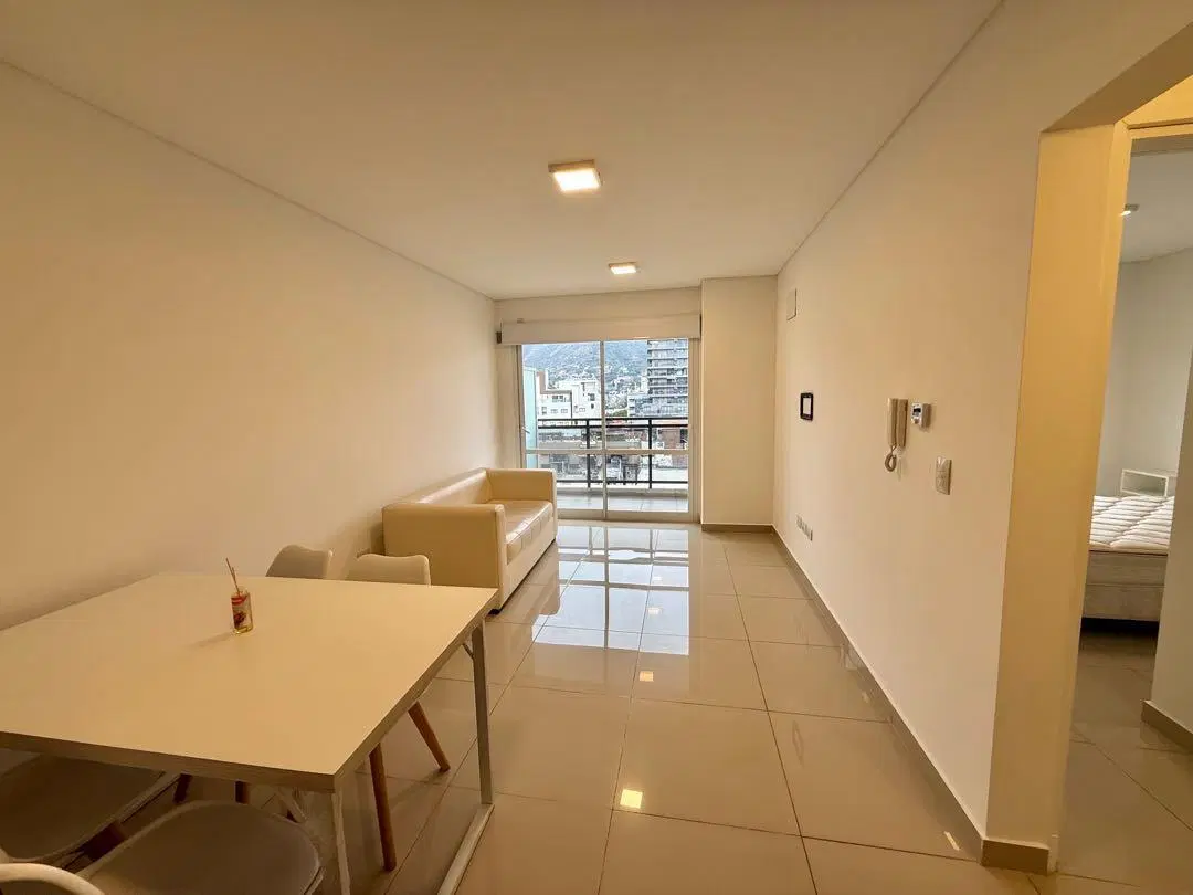 ALQUILER ANUAL DEPARTAMENTO 1 DORMITORIO CON BALCÓN- CENTRO CARLOS PAZ 1