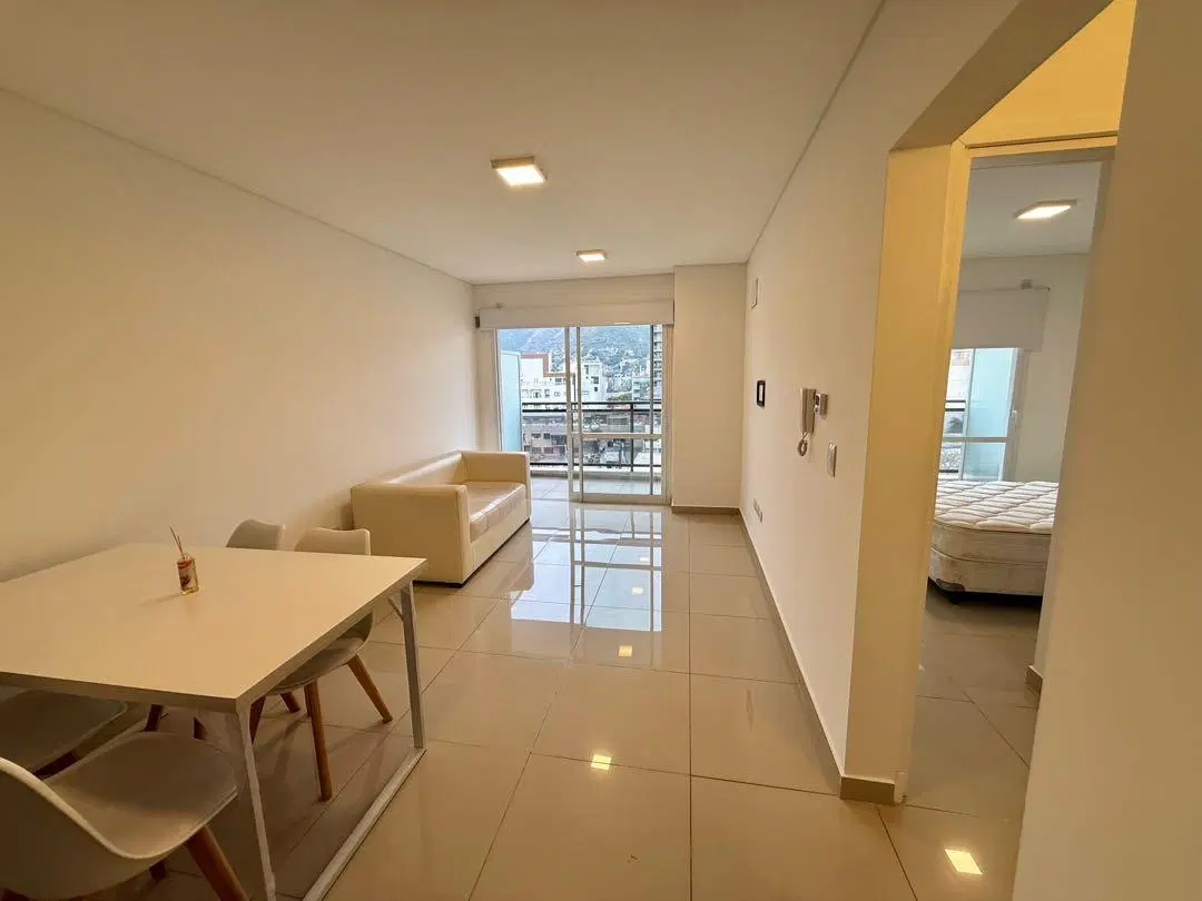 ALQUILER ANUAL DEPARTAMENTO 1 DORMITORIO CON BALCÓN- CENTRO CARLOS PAZ 2