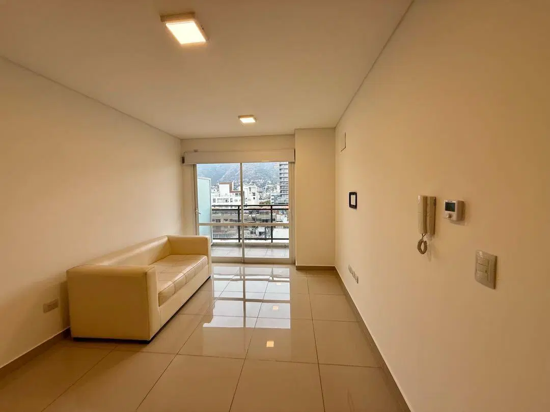 ALQUILER ANUAL DEPARTAMENTO 1 DORMITORIO CON BALCÓN- CENTRO CARLOS PAZ 3