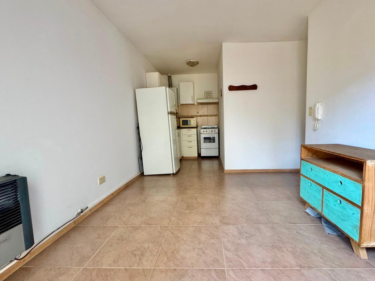 Foto de VENTA DEPARTAMENTO 1 DORMITORIO CON PATIO CENTRO CARLOS PAZ, imagen 2