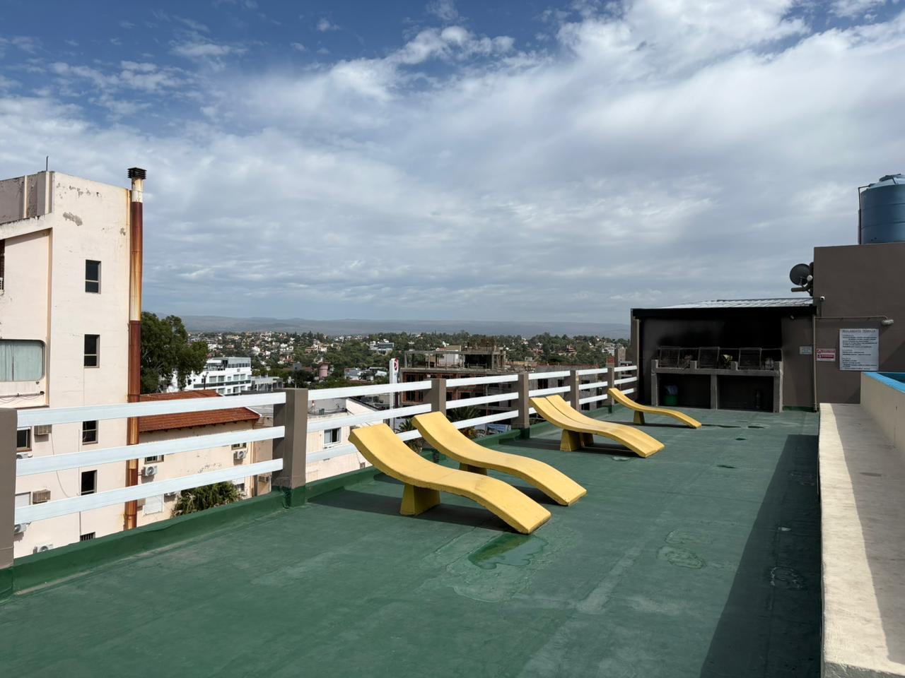 Foto de VENTA DEPARTAMENTO 1 DORMITORIO Y PATIO CENTRO CARLOS PAZ, imagen 5