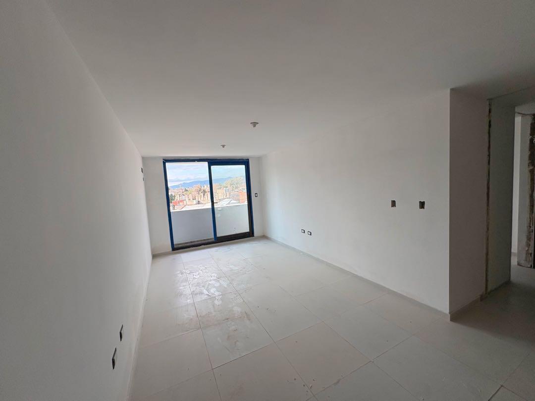 Foto de VENTA EN POZO DEPARTAMENTO 1 DORMITORIO CON BALCÓN CENTRO CARLOS PAZ, imagen 2