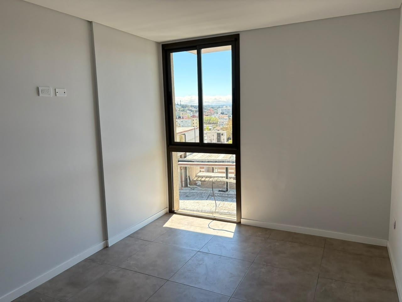 Foto de VENTA DEPARTAMENTO 1 DORMITORIO A ESTRENAR | COCHERA | LAKE CARLOS PAZ, imagen 1