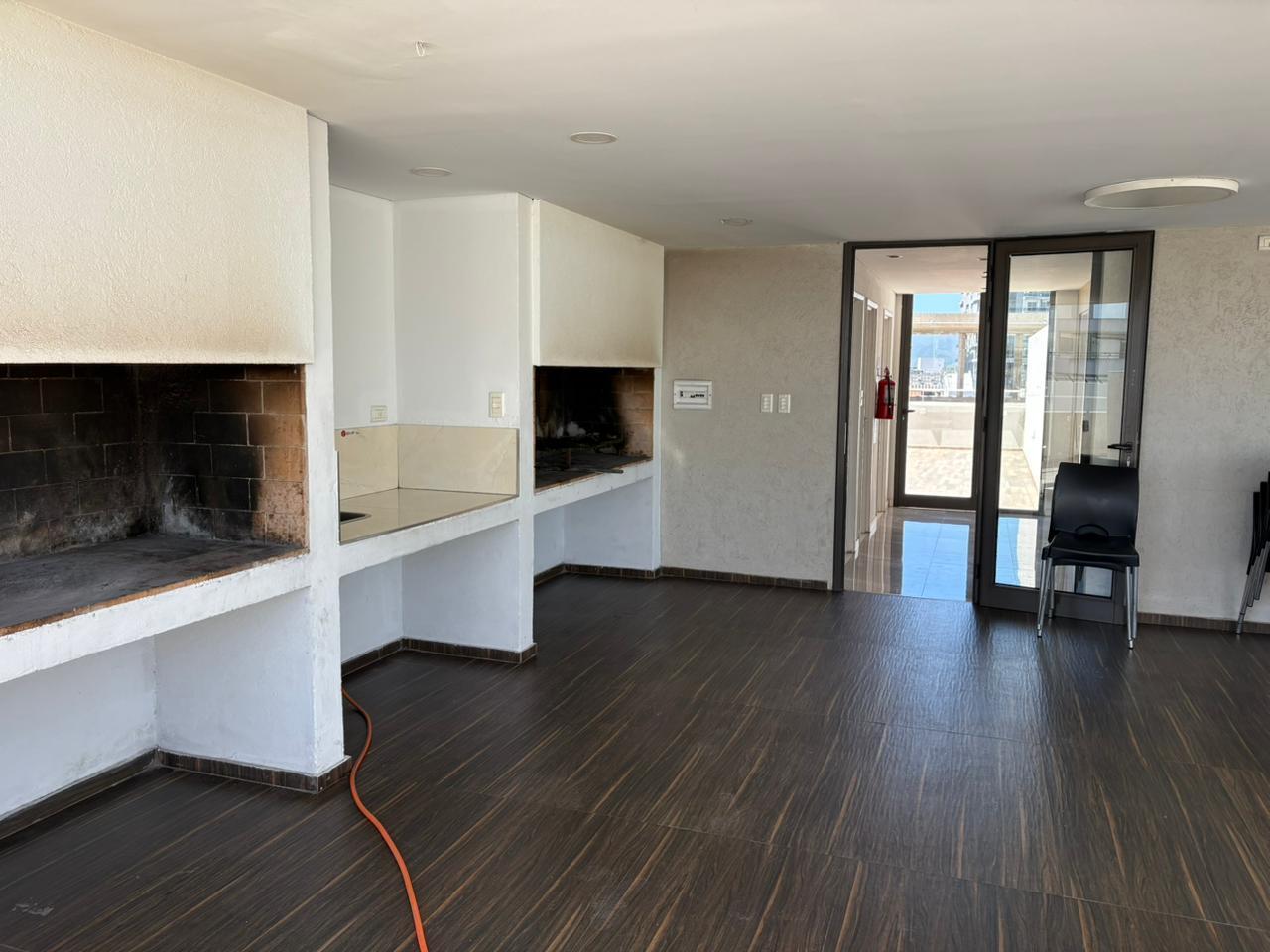 Foto de VENTA DEPARTAMENTO 1 DORMITORIO A ESTRENAR | COCHERA | LAKE CARLOS PAZ, imagen 4