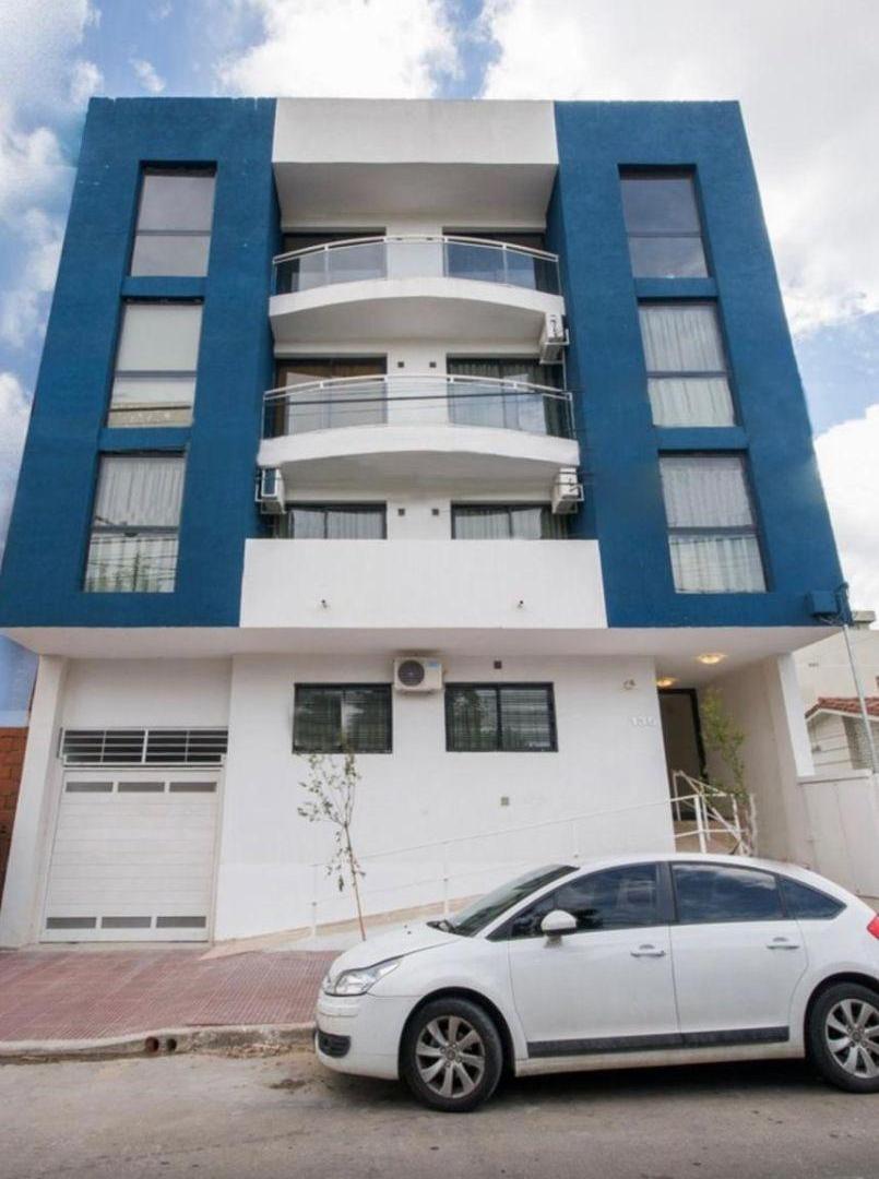 Foto de VENTA DEPARTAMENTO 2 DORMITORIOS CON PATIO Y COCHERA CENTRO CARLOS PAZ, imagen 1