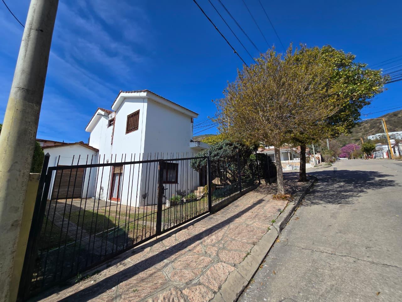Foto de VENTA 2 CASAS INDEPENDIENTES LOTE ESQUINA JOSÉ MUÑOZ CARLOS PAZ, imagen 1