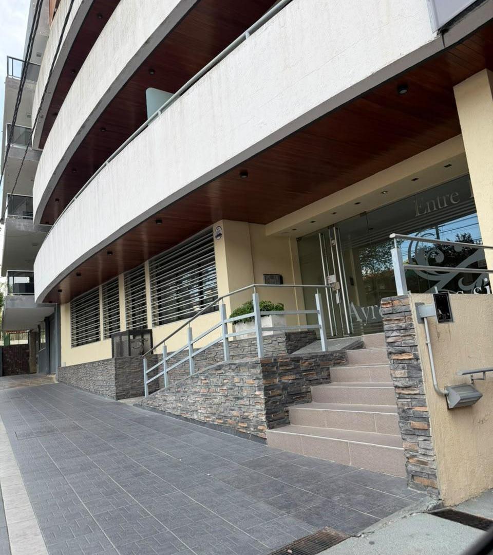 Foto de VENTA DEPARTAMENTO 1 DORMITORIO CON PATIO Y COCHERA | CARLOS PAZ, imagen 2