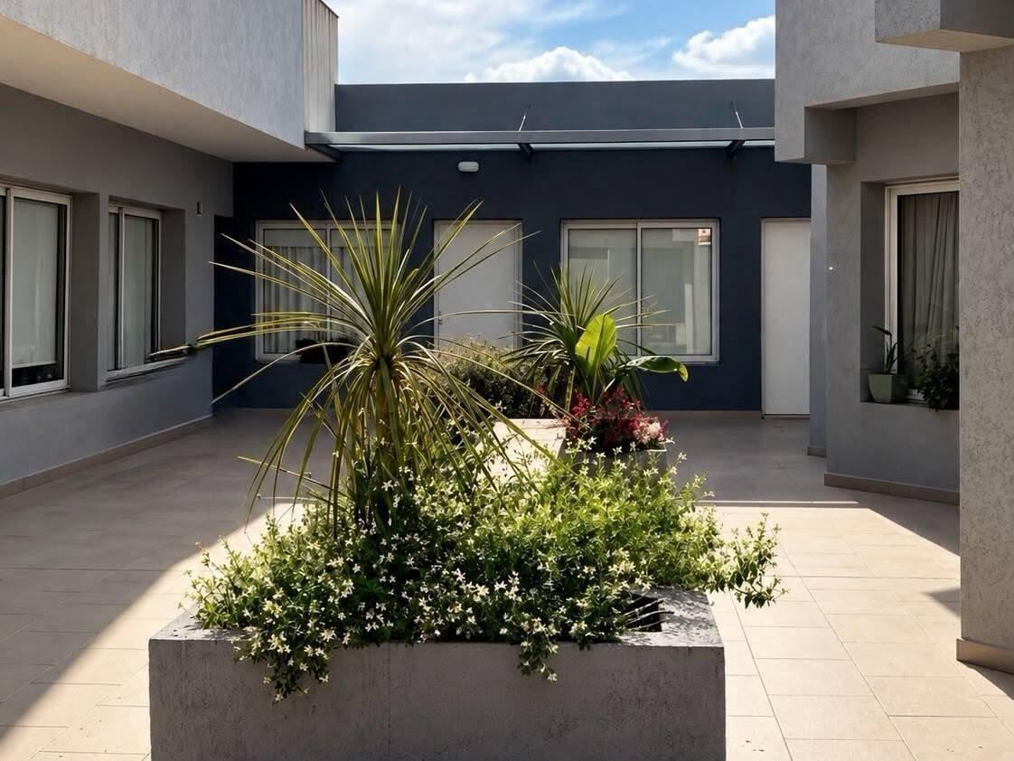 Foto de VENTA DÚPLEX 1 DORMITORIO CON PATIO Y COCHERA | VILLA CARLOS PAZ, imagen 1