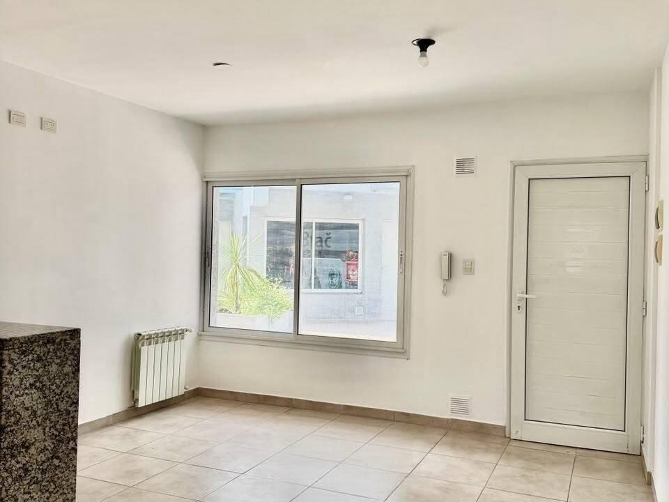Foto de VENTA DÚPLEX 1 DORMITORIO CON PATIO Y COCHERA | VILLA CARLOS PAZ, imagen 5