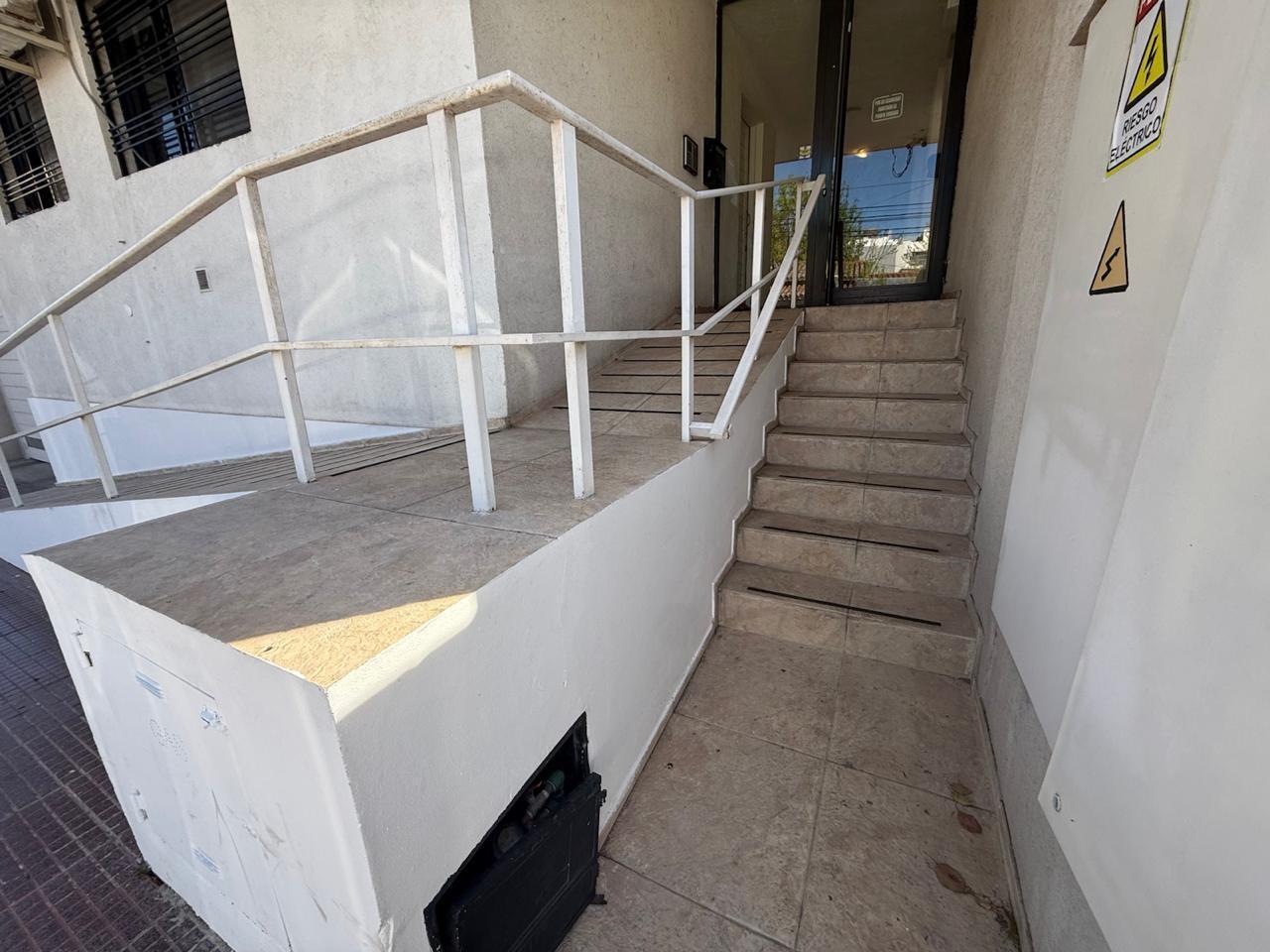 Foto de VENTA DEPARTAMENTO 2 DORMITORIOS CON PATIO Y COCHERA CENTRO CARLOS PAZ, imagen 4